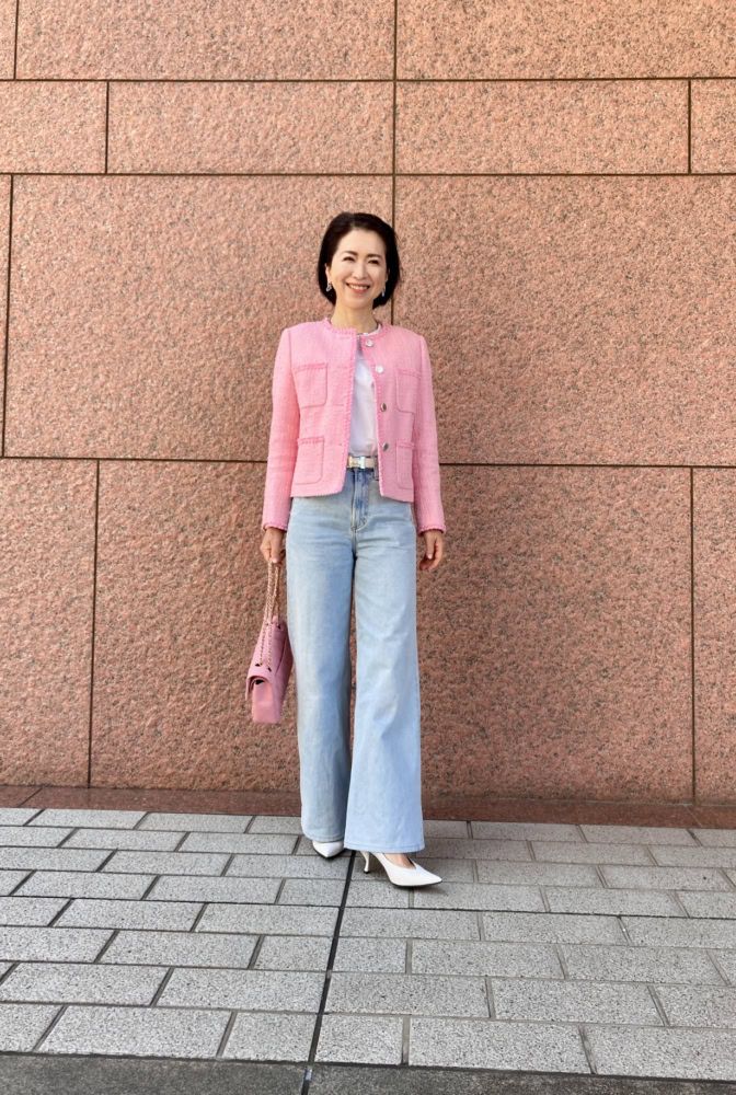 50代お手本スナップ】春色ピンクの「シャネル」ツイードジャケットで