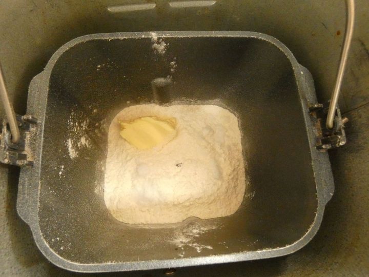 一次発酵までホームベーカリーにお任せ！ 「レーズンスティックパン」