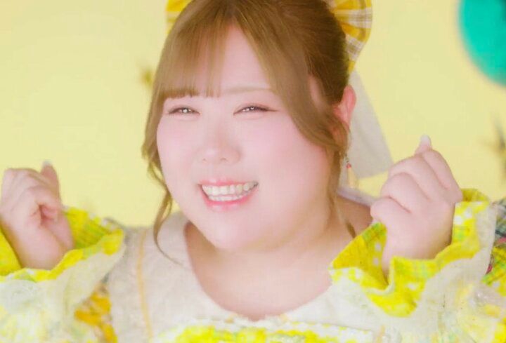 【写真・画像】「黄色はマヨネーズ担当」“総重量738キロ”アイドルグループに驚きの声「AIみたい」「可愛い」 1枚目