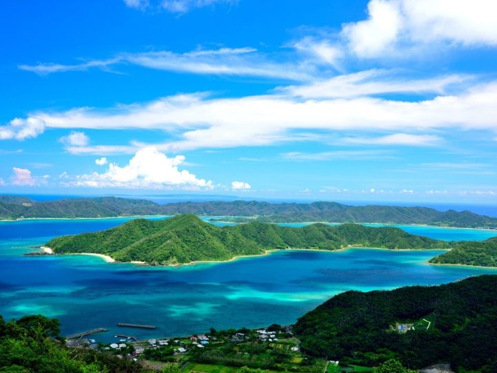 All About ニュース編集部が全国256人を対象に実施した「旅行先に関するアンケート」の調査結果から、【40代限定】春に行きたいと思う「鹿児島県の旅行先」ランキングを発表！ 2位「奄美大島」を抑えた1位は？