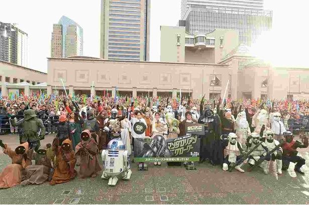 すごい熱気！「スター・ウォーズ」のコスプレイヤーたちとフォトセッション！ [c]2026 Lucasfilm Ltd. & TM. All Rights Reserved.