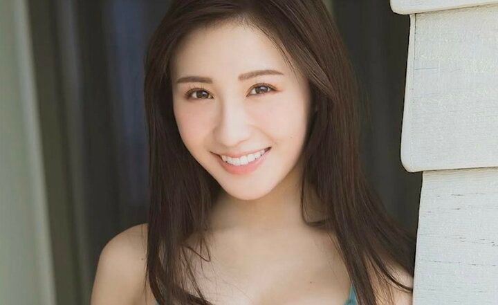 【写真・画像】元“可愛すぎるビールの売り子”、ベッキーと対決「ベッキーより上手く歌える自信がある」 1枚目