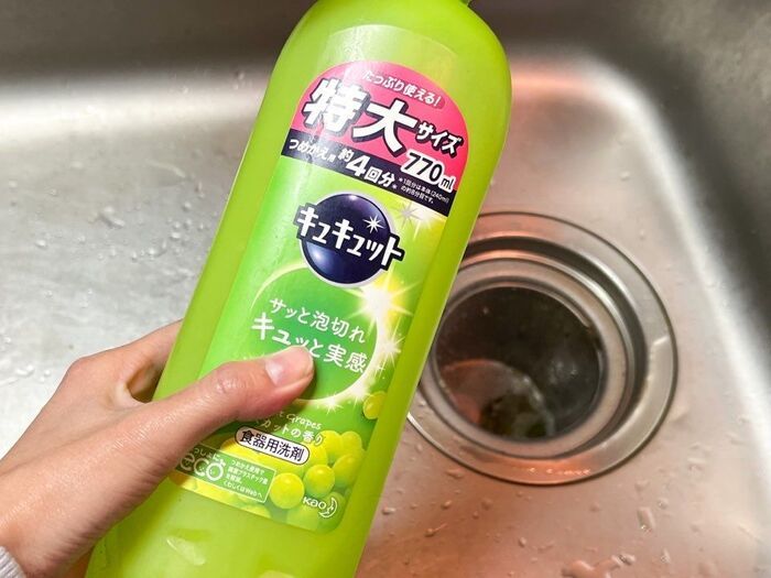 ベタベタ地獄にさよなら！コンロ周りの『頑固な油汚れ』が最速でスルッと落ちる方法とは！？