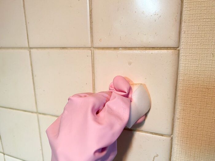 ベタベタ地獄にさよなら！コンロ周りの『頑固な油汚れ』が最速でスルッと落ちる方法とは！？