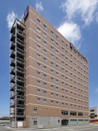 【福岡県北九州市・熊本県熊本市・佐賀県佐賀市・宮崎県宮崎市】グリーンズが、運営する5ホテルの宿泊者向け貸出用傘をビニール傘から長傘へ切り替え