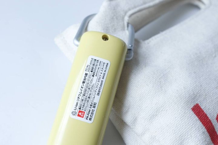 ダイソー 充電式スリムハンディファン カラビナ＆スタンド付 カラビナ
