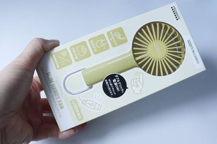 ダイソー 充電式スリムハンディファン カラビナ＆スタンド付 商品情報
