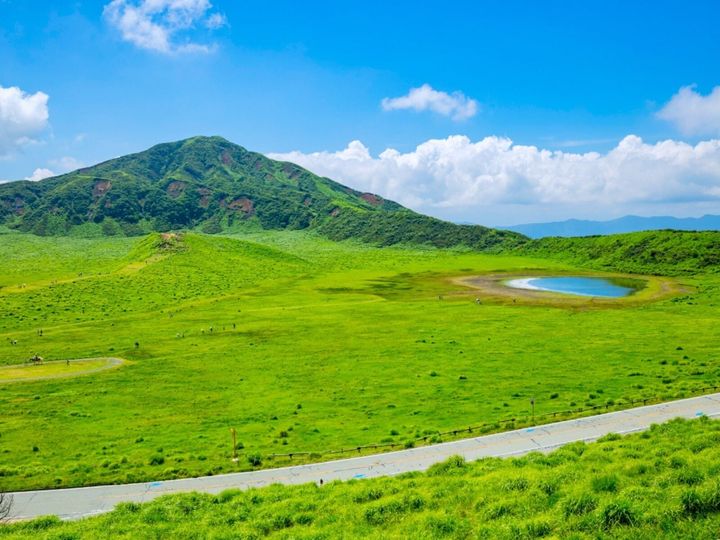 All About ニュース編集部が全国256人を対象に実施した「旅行先に関するアンケート」の調査結果から、【40代限定】春に行きたいと思う「熊本県の旅行先」ランキングを発表！ 2位「阿蘇」を抑えた1位は？