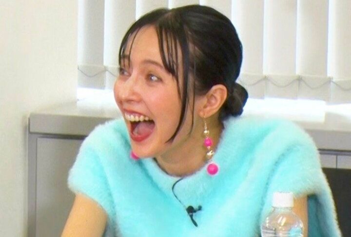 【写真・画像】ベッキー、“ムッチムチ”タンクトップ姿で登場した人気芸人に大爆笑 1枚目