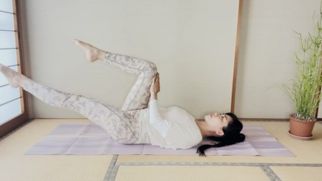 左足を自分から離すように伸ばした姿勢