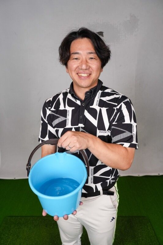 小さなバケツ1個でOK！自宅で簡単にゴルフが上達する練習法