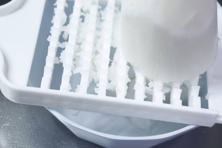 ハンディー両面おろし器 使用イメージ