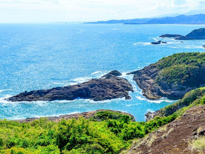 All About ニュース編集部が全国256人を対象に実施した「旅行先に関するアンケート」の調査結果から、【40代限定】春に行きたいと思う「宮崎県の旅行先」ランキングを発表！ 2位「願いが叶うクルスの海」を抑えた1位は？