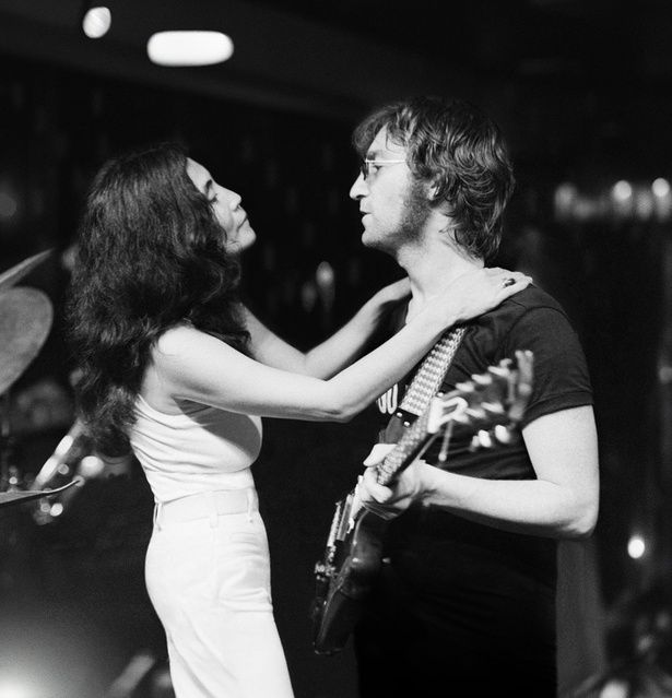 【画像】1972年8月30日、マディソン・スクエア・ガーデン。「One to One」のステージで見つめ合う2人
