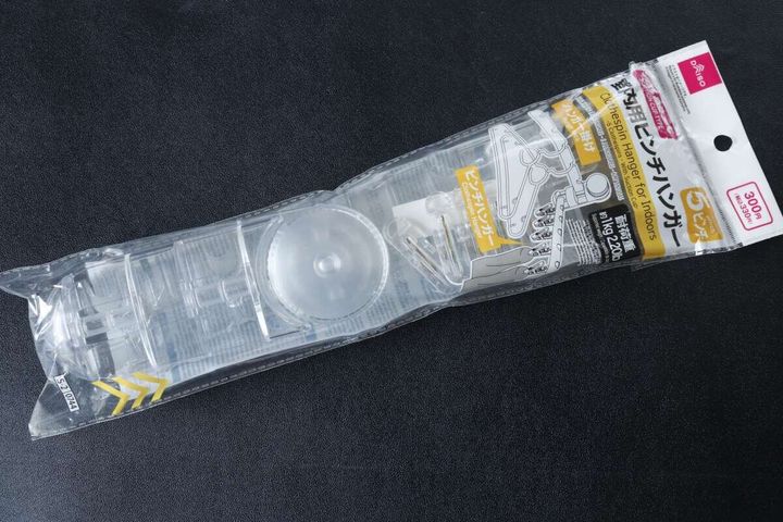 ダイソー 室内用ピンチハンガー（５ピンチ、吸盤付） パッケージ