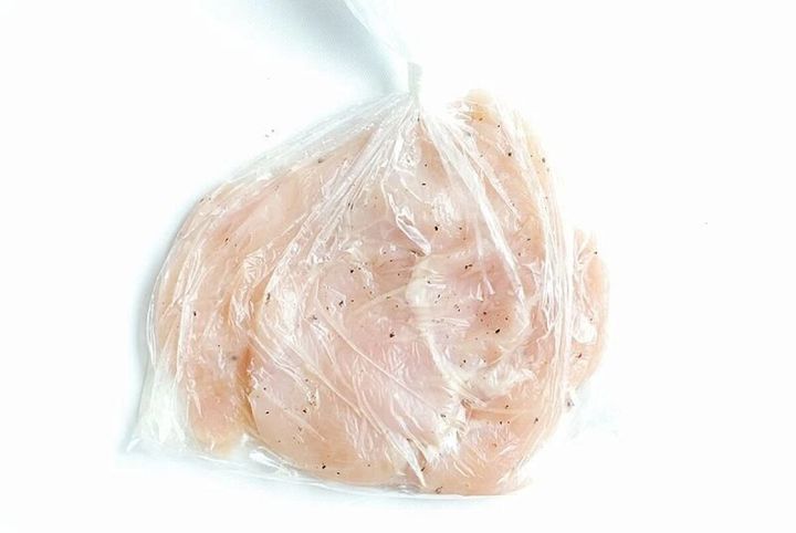 アイラップにチキンを入れる