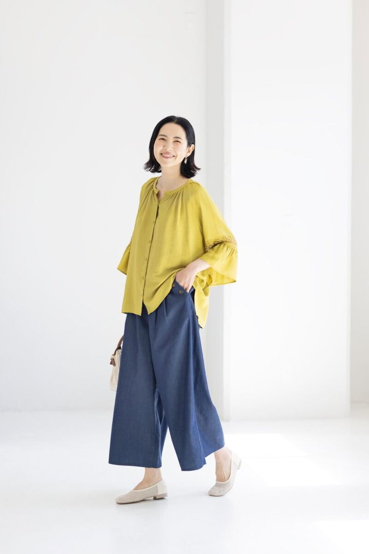ブラウス￥1,639、スカンツ￥1,990／ともにハレイロ（しまむら）