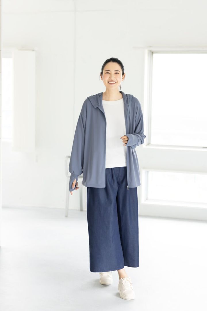 パーカー￥1,969、プルオーバー￥1,089、スカンツ￥1,990／すべてハレイロ（しまむら）