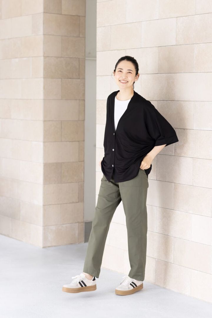 カーディガン￥1,490、プルオーバー￥1,089、パンツ￥2,189／すべてハレイロ（しまむら）