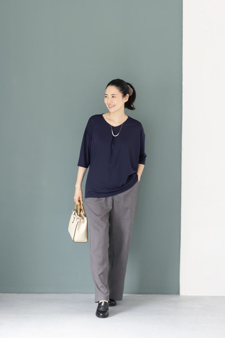 プルオーバー（ネックレス付き）￥1,089、パンツ￥2,189／ともにハレイロ（しまむら）
