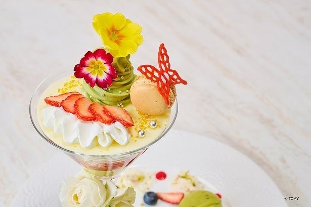 「LiccA ストロベリー＆フラワーガーデンパフェ いちご＆ピスタチオ」