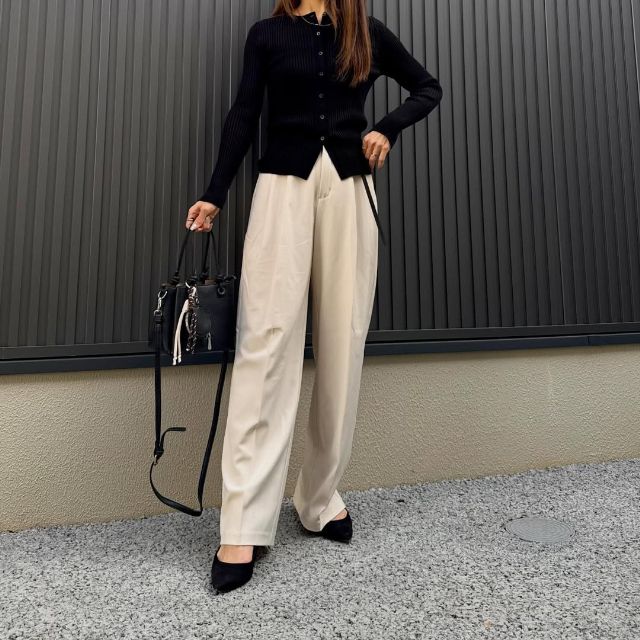 シアーリブカーディガンを着たコーデ