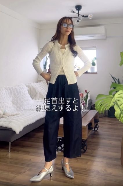 ライトデニムバレルアンクルパンツを着たコーデ