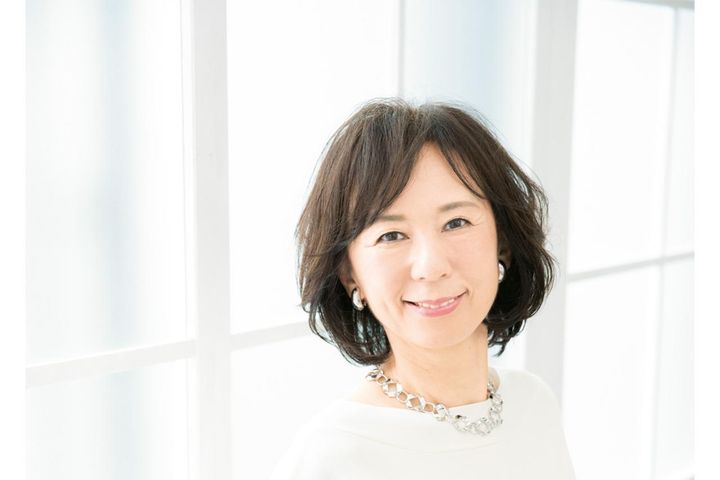 フェミニンさがたまらない！【大人のふんわりミディアムヘア】2選。人気サロン「えがお美容室」テルイタカヒロさんが提案