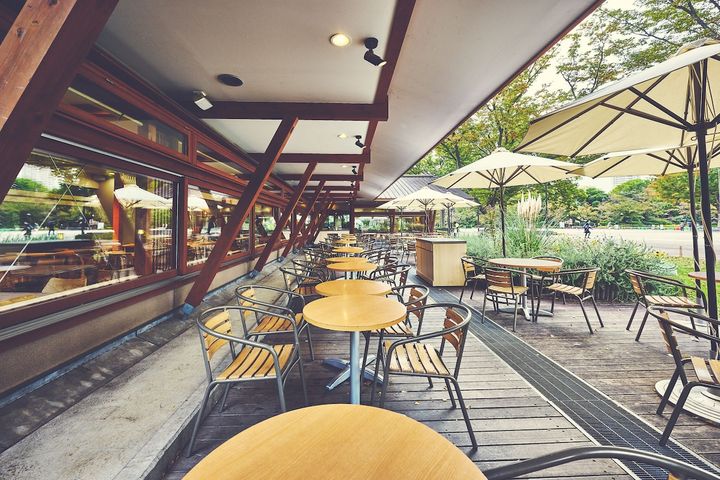 84席もある広々としたテラス席（写真提供：EVERYONEs CAFE）
