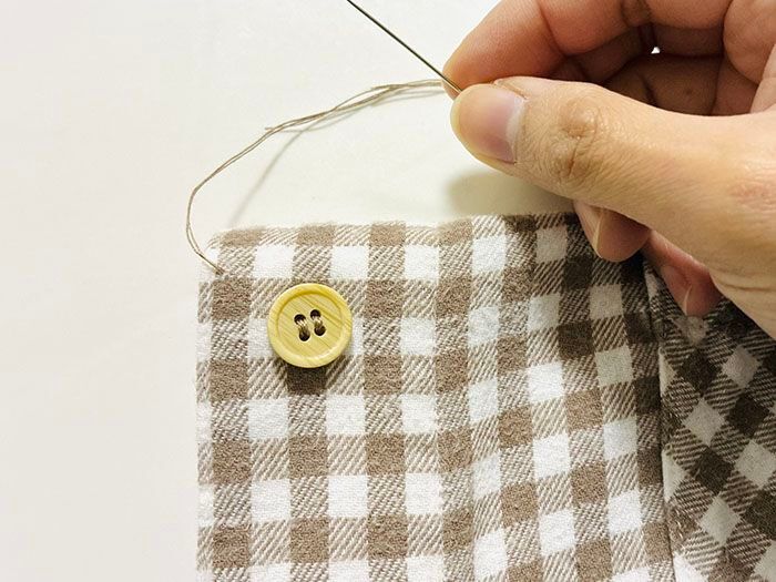 「玉結び」も「玉止め」もしなくてOK！？超簡単なボタンのつけかた。プロ並みにきれいな仕上がりに♪