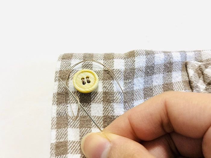 「玉結び」も「玉止め」もしなくてOK！？超簡単なボタンのつけかた。プロ並みにきれいな仕上がりに♪