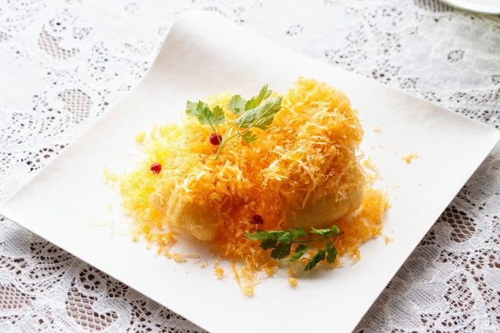 「九州産近海鮮魚の ベニエ ミモレットチーズ」（税込 850円） クランクイン！ width=