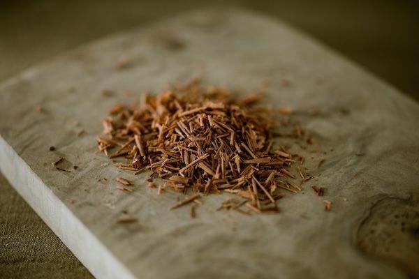 50年前のレストランの記憶を現代に再構築、白十字のチョコレートケーキが冷凍で全国へ