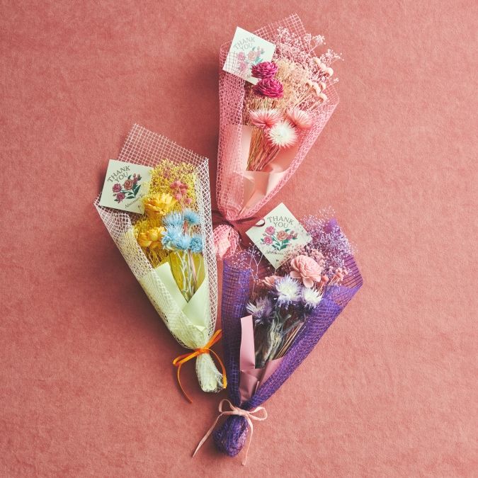 プリザーブドフラワーブーケ（各2,860円、ピンク・マルチ・パープル） Afternoon Tea LIVING