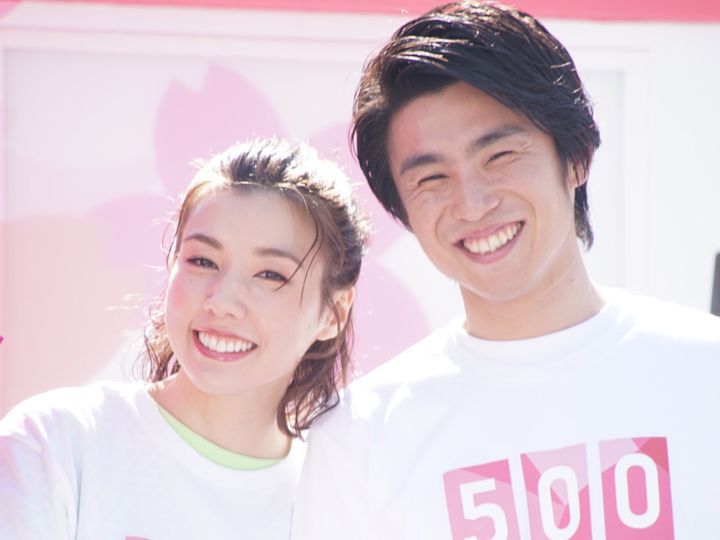 仲里依紗（左）と中尾明慶（右） （2019年撮影） クランクイン！ width=