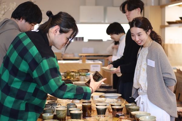 【東京都渋谷区】新しい門出に。社会的養護の若者が自ら選ぶ「うつわとお洋服のお渡し会」開催
