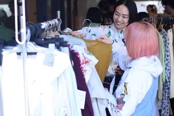 【東京都渋谷区】新しい門出に。社会的養護の若者が自ら選ぶ「うつわとお洋服のお渡し会」開催