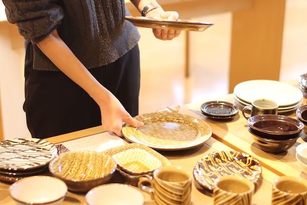 【東京都渋谷区】新しい門出に。社会的養護の若者が自ら選ぶ「うつわとお洋服のお渡し会」開催