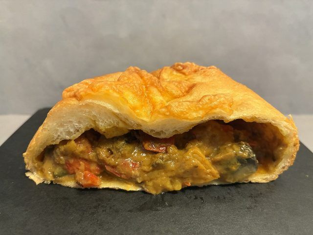 チーズカレーパン断面
