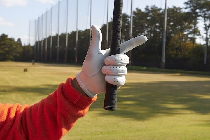 力を入れるのは指3本だけ？筋力がなくても飛ばすコツ