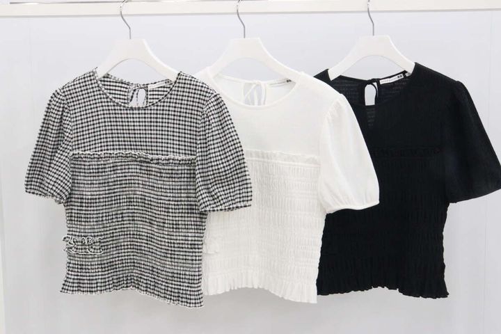 ユニクロ シャーリングパフスリーブブラウスのカラー展開
