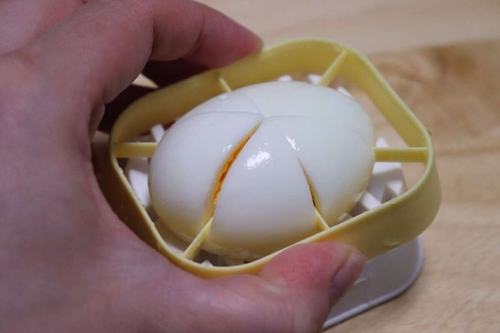 2WAYエッグカッター くし切り使用中
