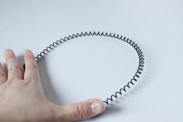 ワイヤーカチューシャ コイル製 形状