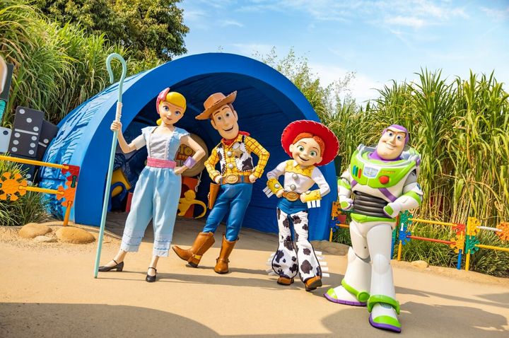 ピクサーの人気キャラクターが集結