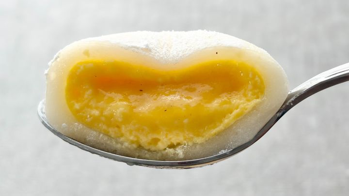 とろける生地で「ほぼ液体」【ローソン】のコラボ和スイーツが甘くて美味