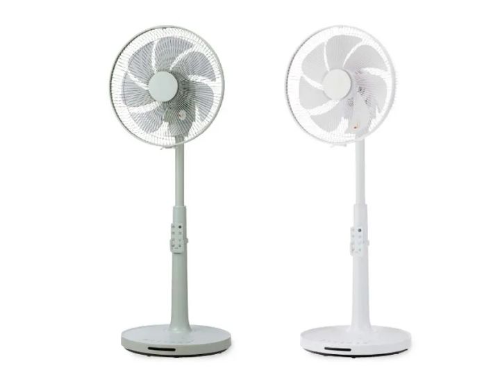 ソファを越えて、心地よさが届くハイポジションDCリビング扇風機