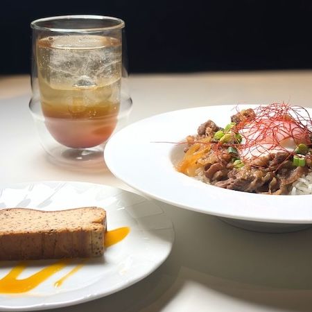 【東京都港区】発酵レストラン・ウマミタクラミ、コーヒーかす活用の牛丼を含むメニューを限定販売