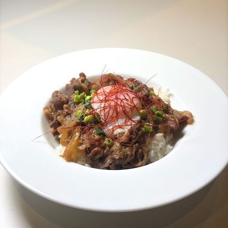 【東京都港区】発酵レストラン・ウマミタクラミ、コーヒーかす活用の牛丼を含むメニューを限定販売