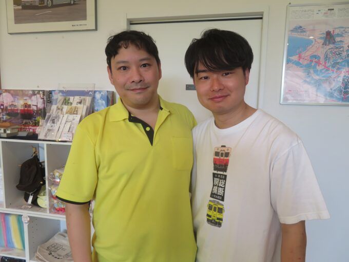 左から 民俗学者 石井誠さんと小湊鐵道企画広報課の西山湧大係長