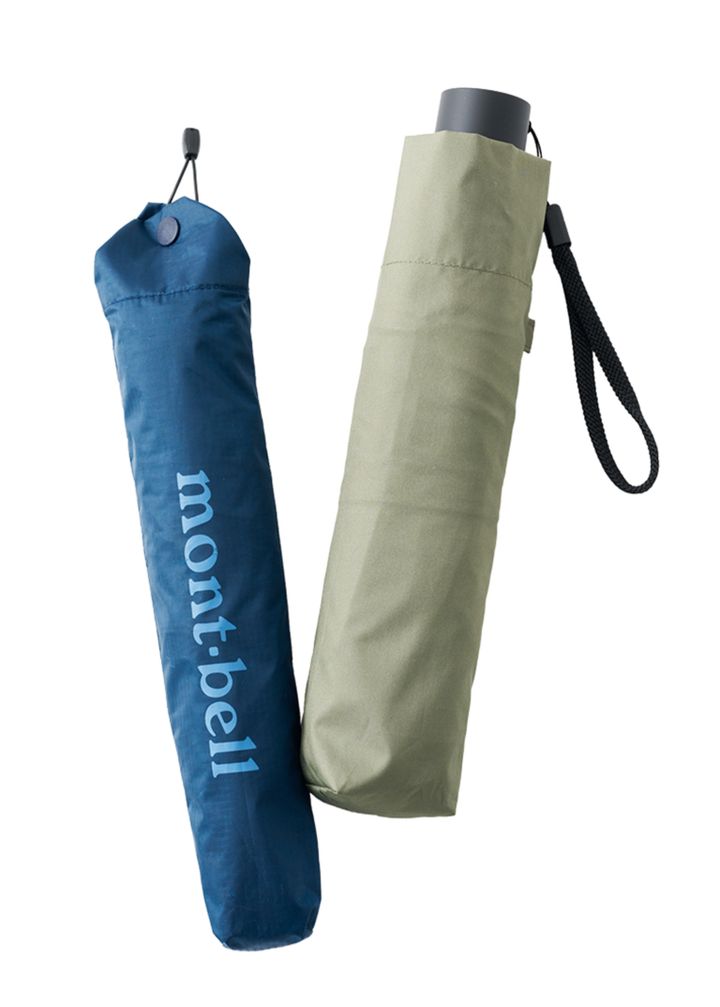 右・親骨60㎝の大きめサイズ。折りたたみ傘¥1,990／無印良品（無印良品 銀座）、左・159gという軽さで、遮熱、まぶしさ軽減、UVカットなど機能的！ 折りたたみ傘¥6,800／モンベル（モンベル・カスタマー・サービス）